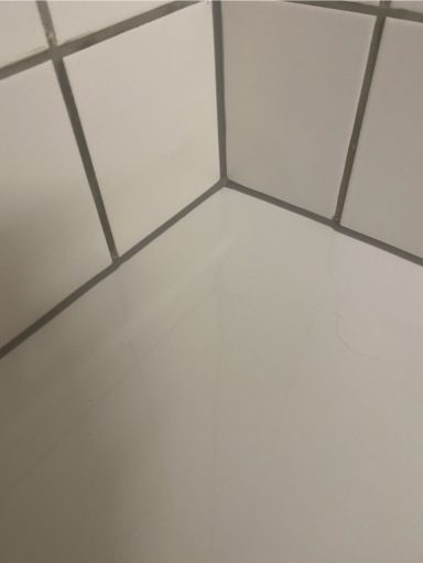 Fugensanierung in einer Dusche